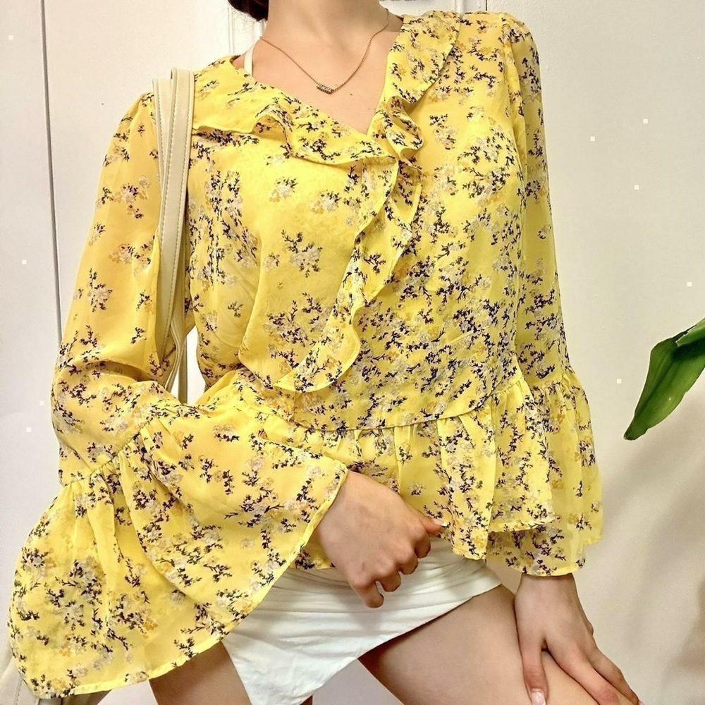 Yellow Floral Blouse with Bell Sleeves 💛